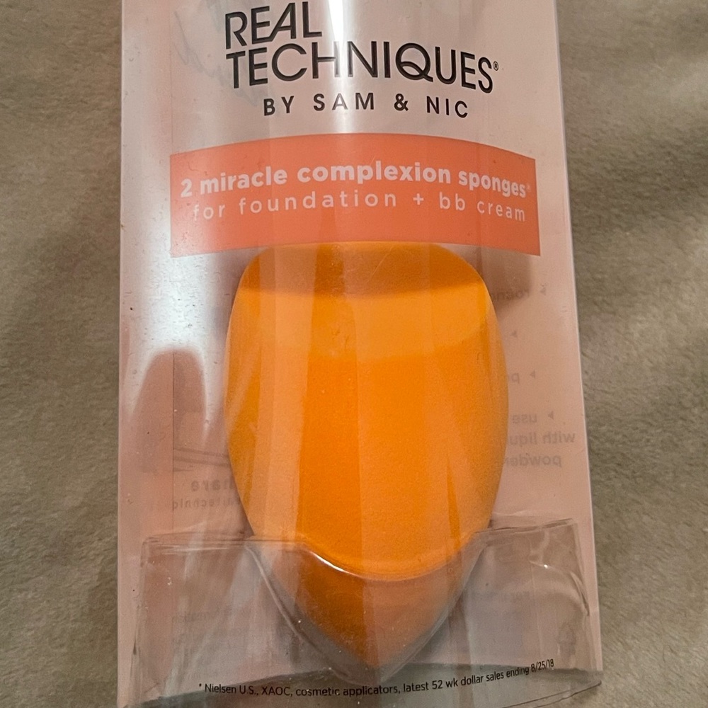 Real techniques complexion sponge - Picture 2 of 3